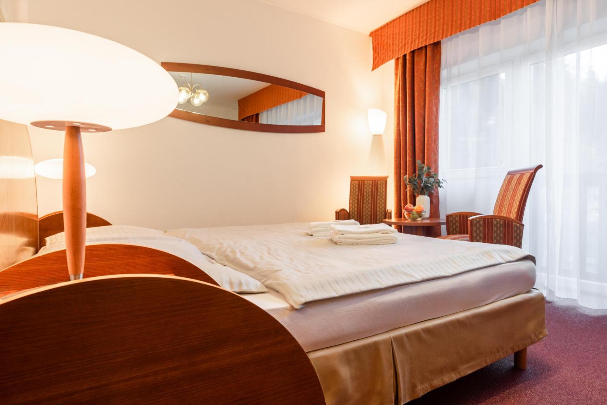 Hotel Schwarz Nove Hamry Exterior photo