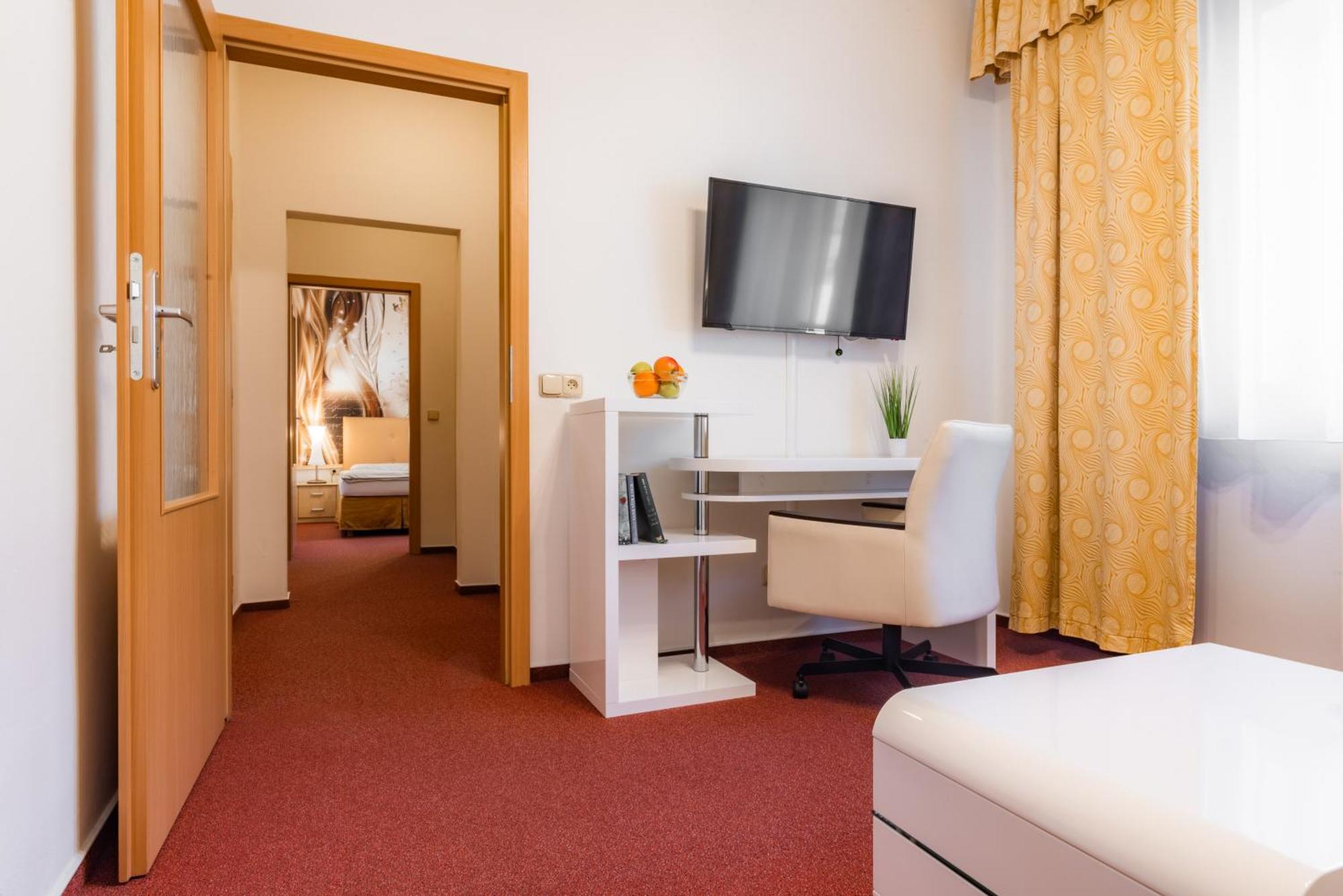 Hotel Schwarz Nove Hamry Exterior photo
