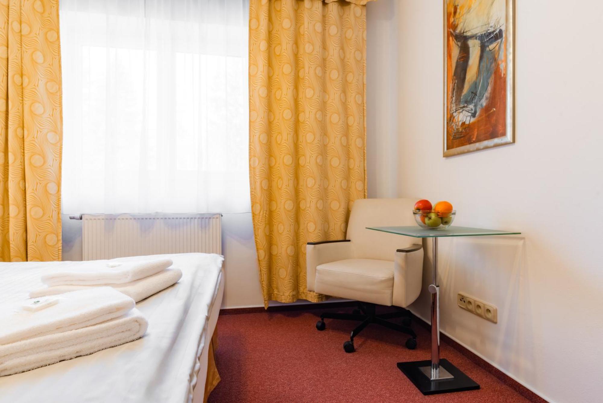 Hotel Schwarz Nove Hamry Exterior photo