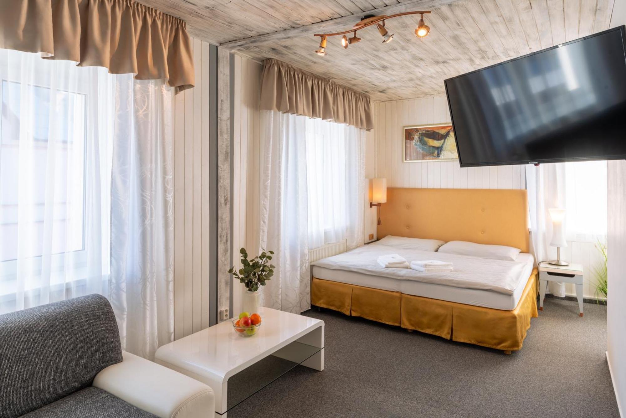 Hotel Schwarz Nove Hamry Exterior photo