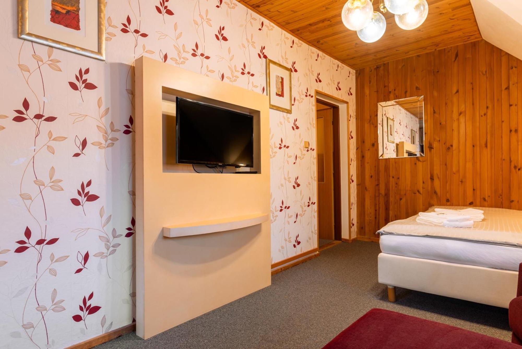 Hotel Schwarz Nove Hamry Exterior photo