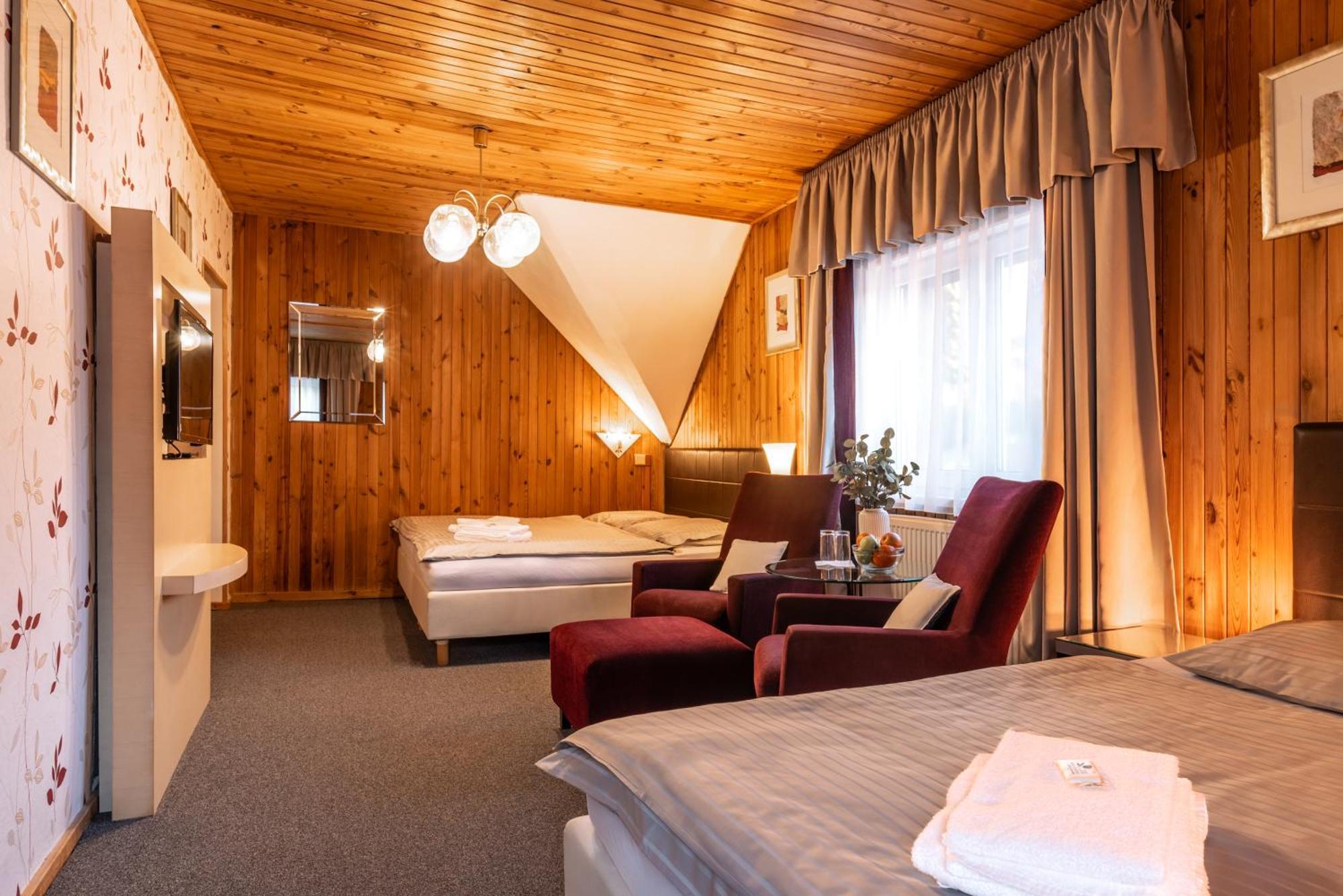Hotel Schwarz Nove Hamry Exterior photo